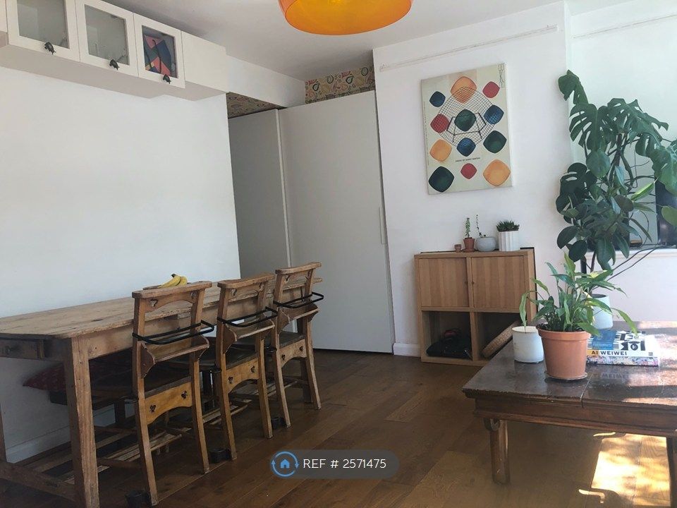 Property photo 2 of 35 Dining / Living Area