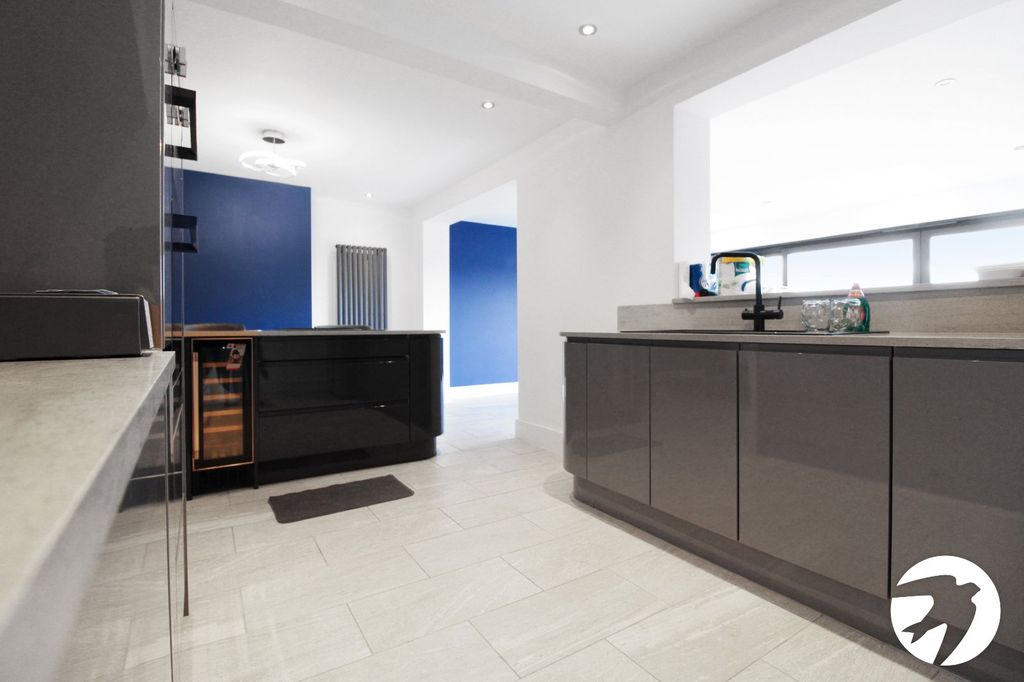 Property photo 3 of 14 Kitchen