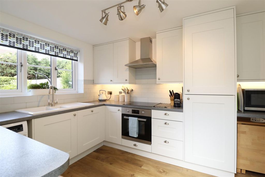 Property photo 3 of 16 Kitchen