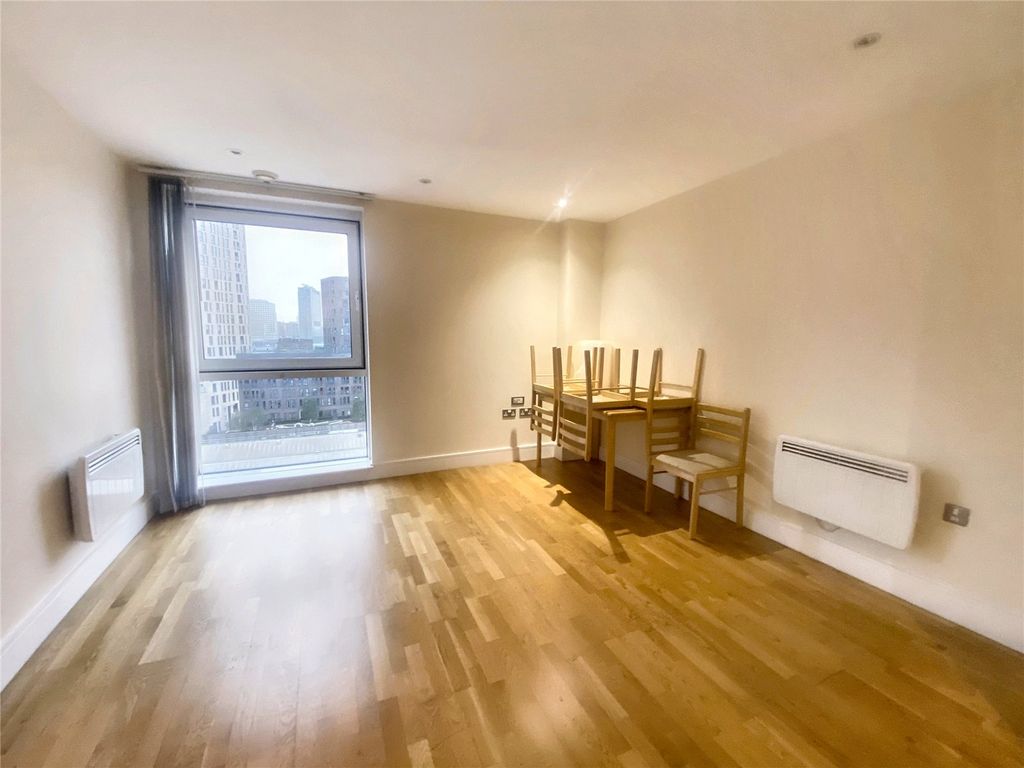 Property photo 3 of 7 Reception