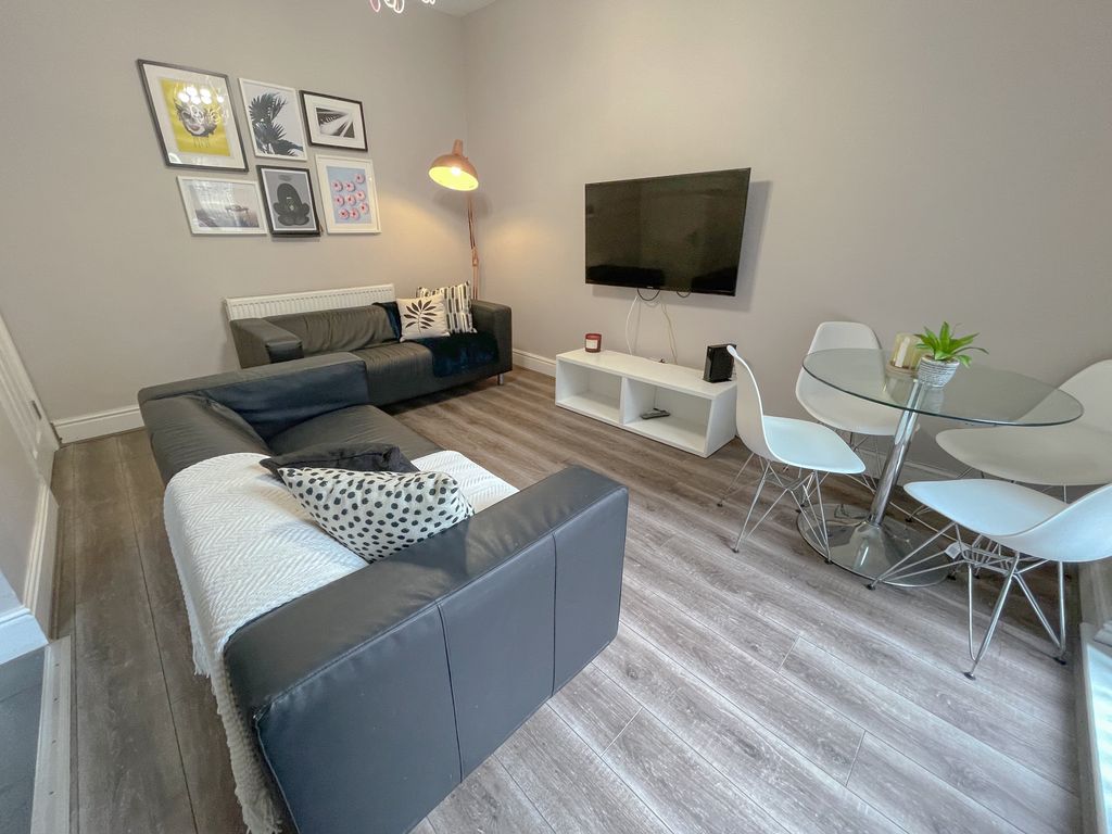 Property photo 2 of 11 128 Cranborne(6)