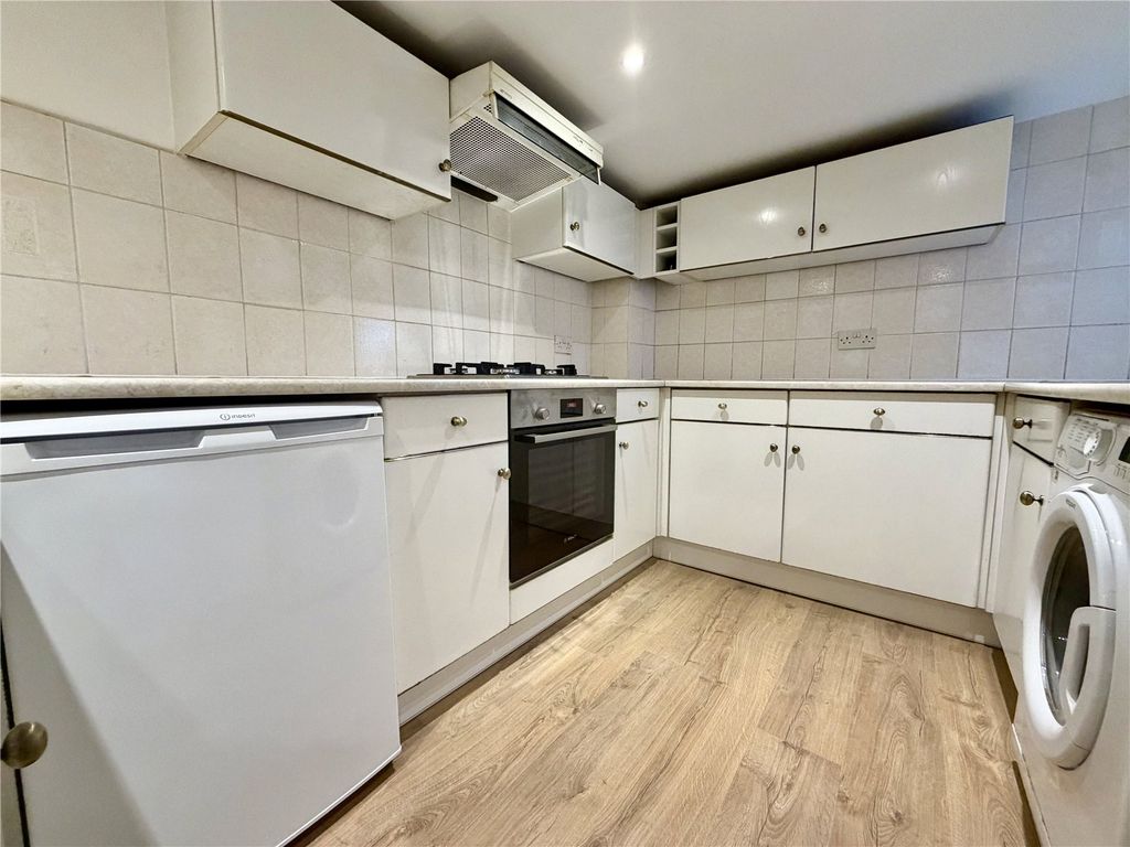 Property photo 2 of 6 Picture No. 24