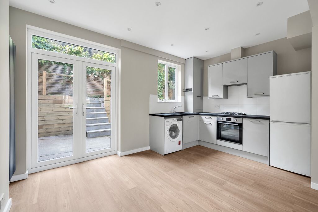 Property photo 2 of 17 4300752