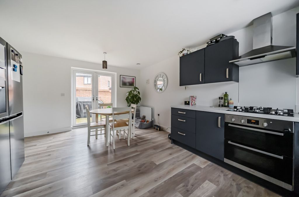 Property photo 2 of 23 1372227-17-690218...