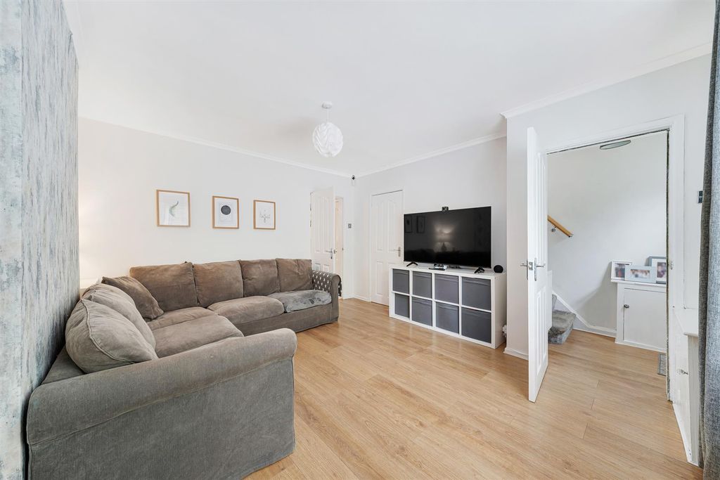 Property photo 2 of 17 32 Paradise Lane-16.Jpg