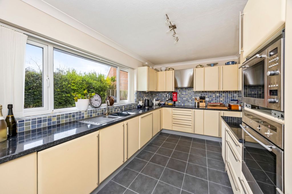 Property photo 3 of 23