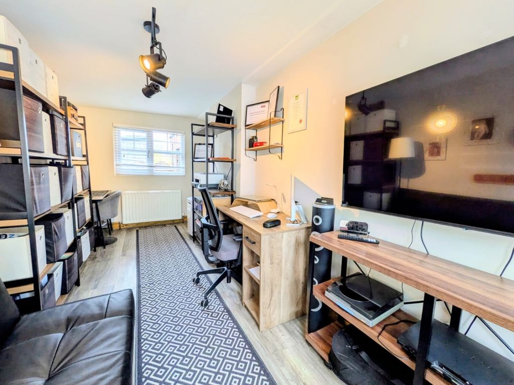 Property photo 3 of 16 2Fc5534d-9078-4809-Af8d-F7A054d5F704