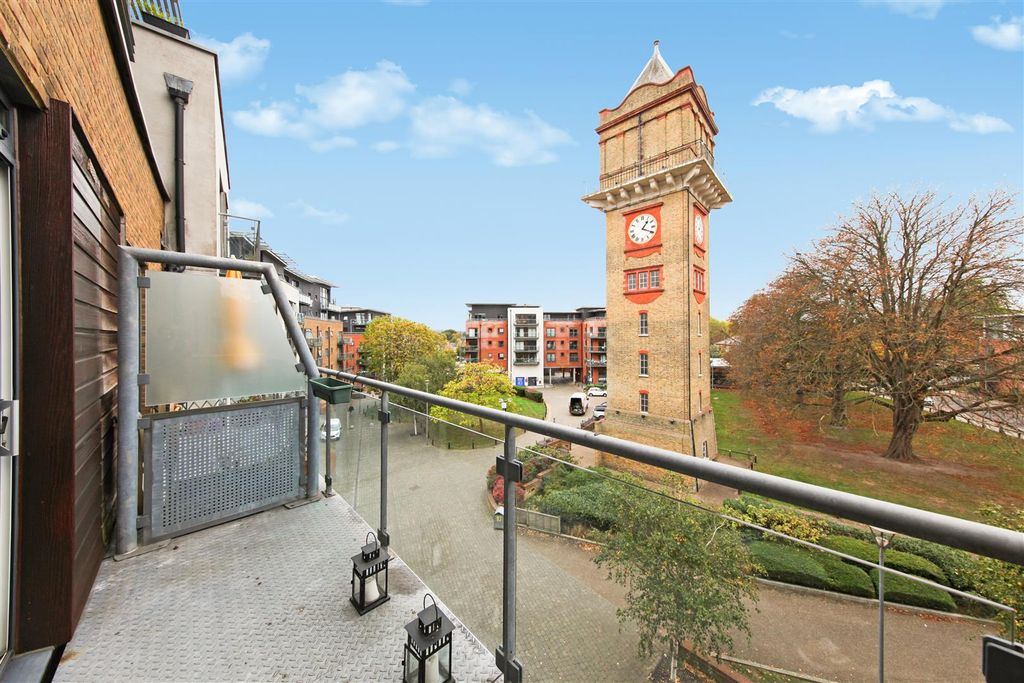 Property photo 2 of 17 Kingswood Court - Rctdyujl1Euezwccv6Wt.Jpg