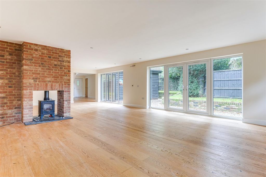 Property photo 2 of 18