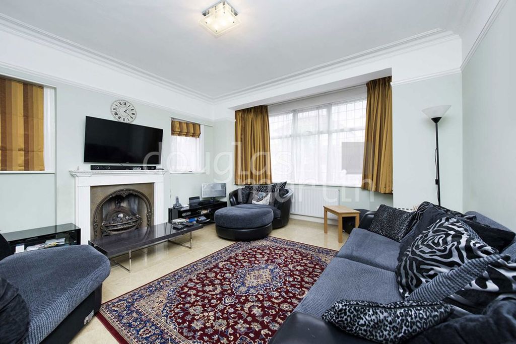 Property photo 2 of 10