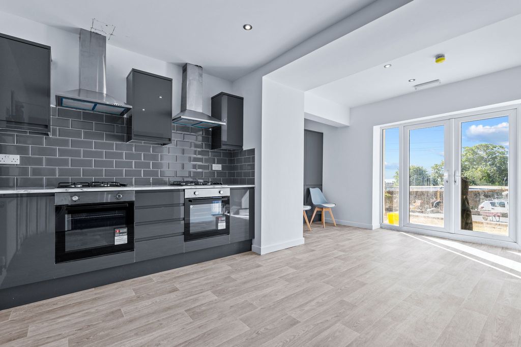 Property photo 1 of 39