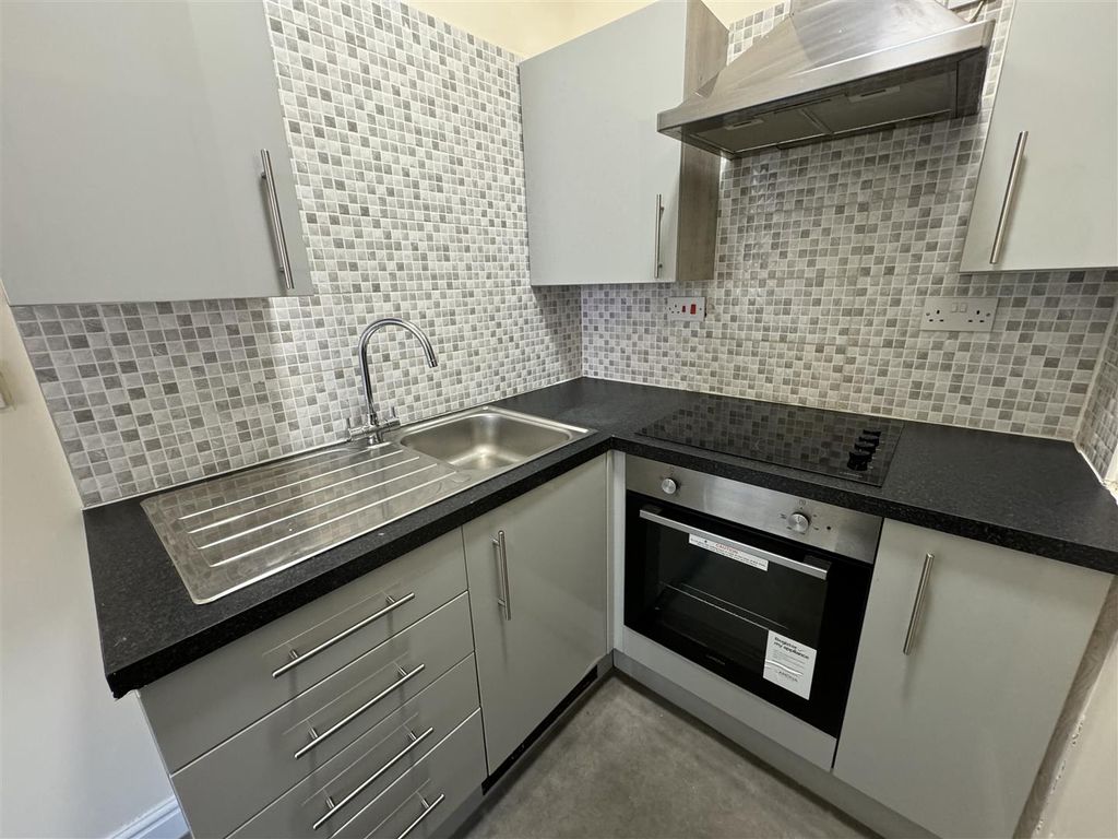 Property photo 2 of 6 Kitchen