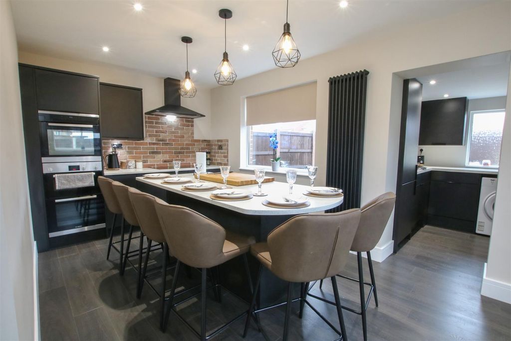 Property photo 2 of 26 Dining Kitchen