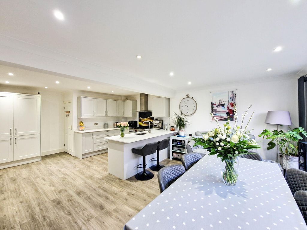 Property photo 2 of 20 Kitchen