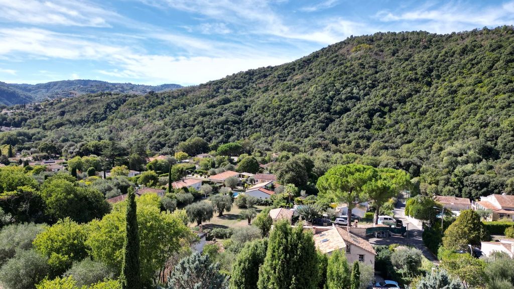 Property photo 2 of 31