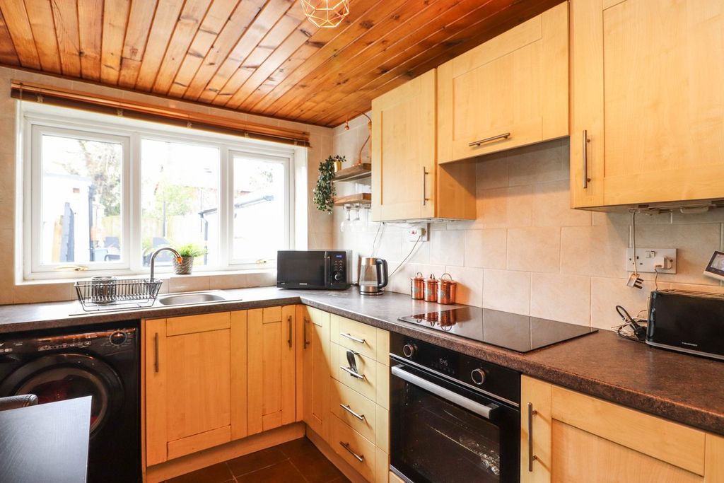 Property photo 3 of 21 Kitchen