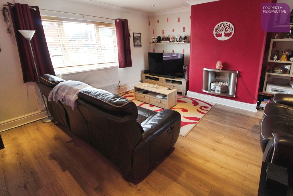 Property photo 2 of 13 Lounge