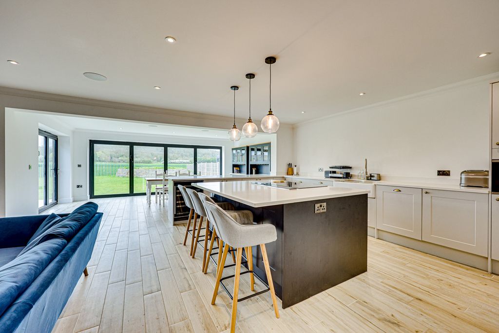 Property photo 2 of 46