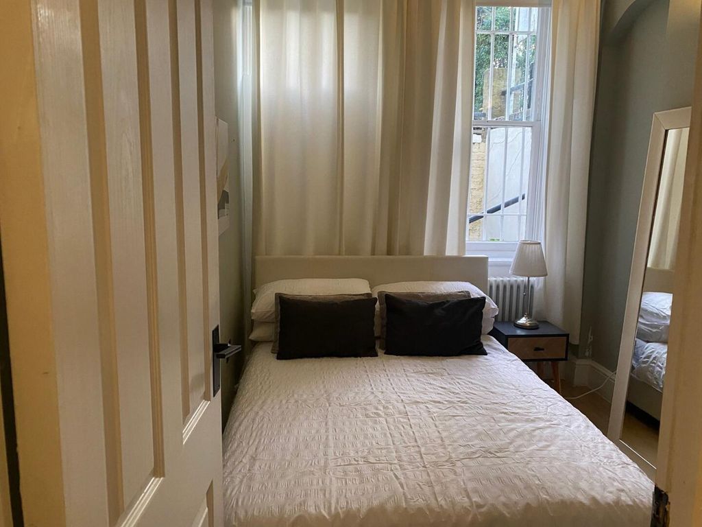 Property photo 3 of 6 Bedroom