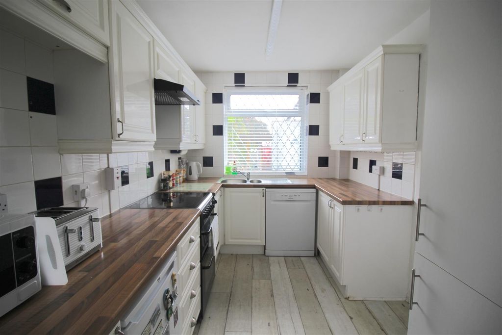 Property photo 3 of 13 Kitchen