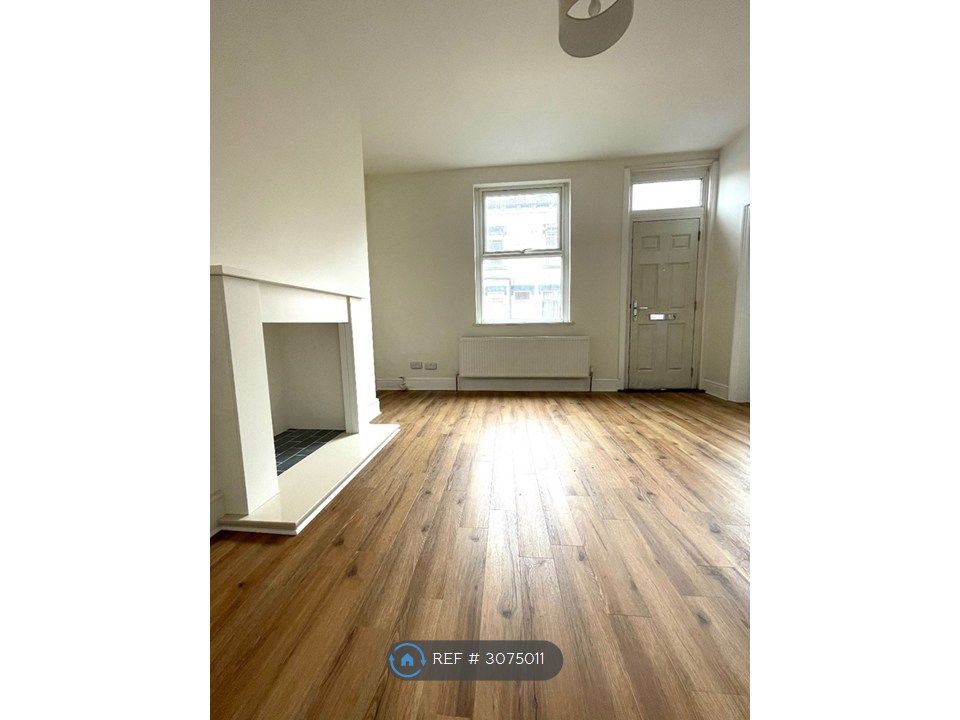 Property photo 2 of 16 Living Room