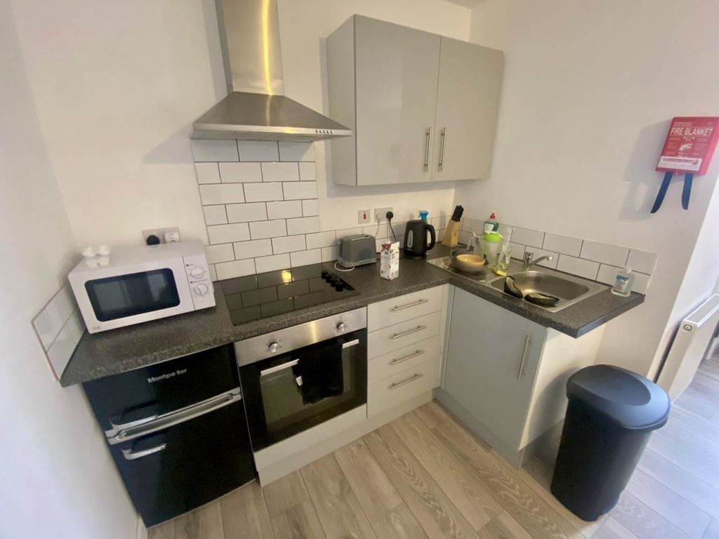 Property photo 2 of 7 Kitchen