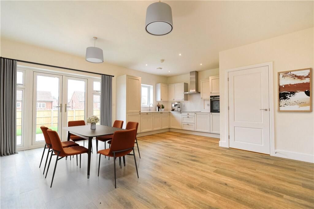 Property photo 3 of 9 Dining Area