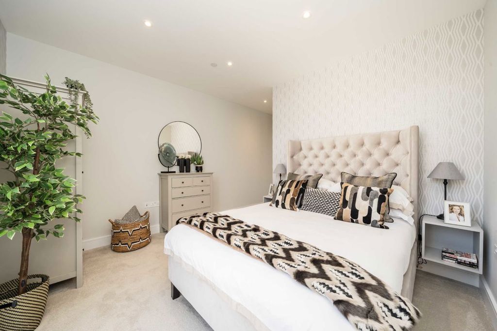 Property photo 3 of 5