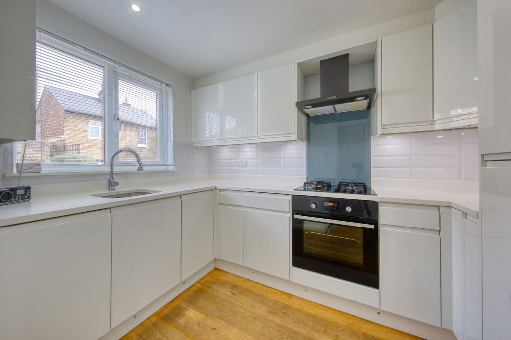 Property photo 3 of 11 Photo 6