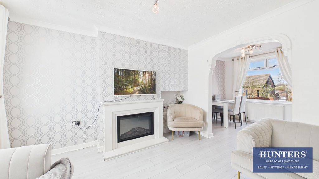 Property photo 3 of 17 Living Room