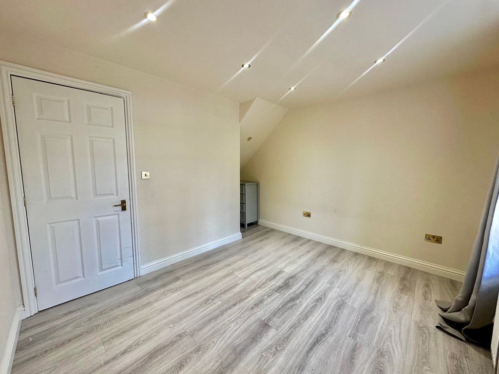 Property photo 2 of 3 Bedroom