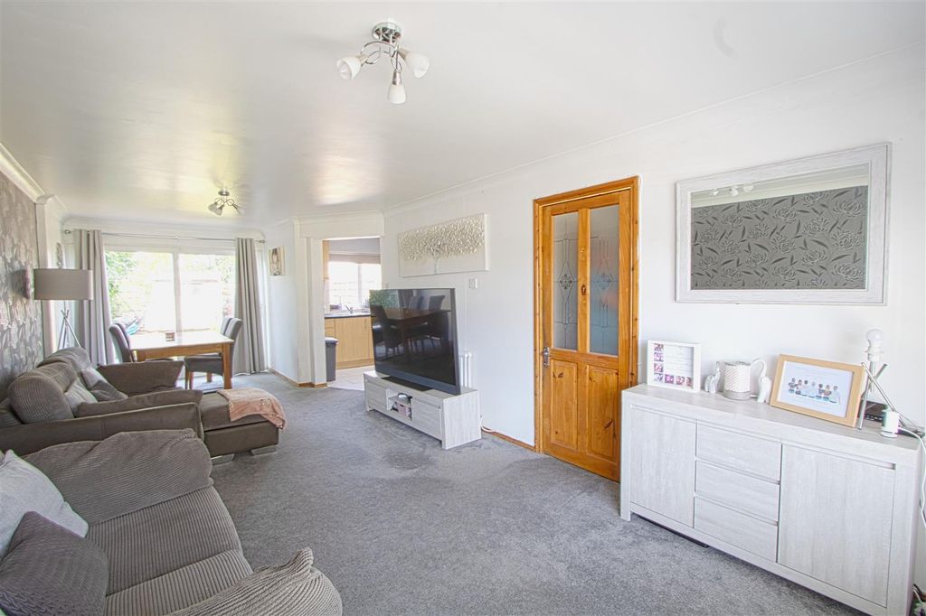 Property photo 2 of 15 Lounge 3.Jpg