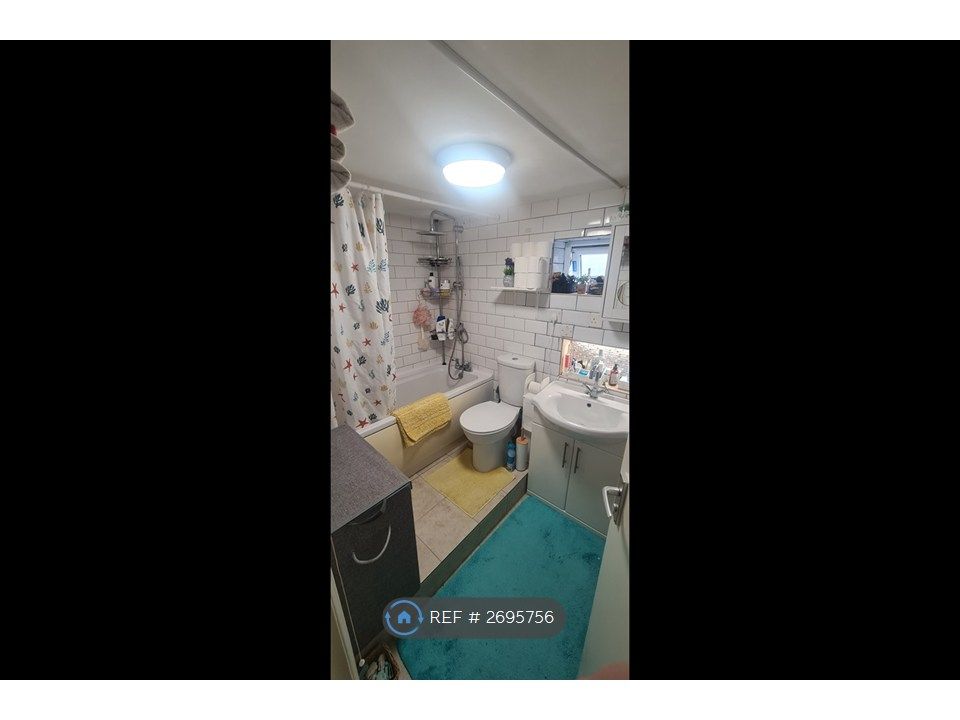 Property photo 3 of 10 Bathroom View 1