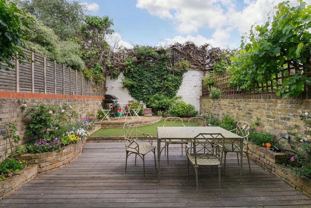 Property photo 2 of 19 Garden