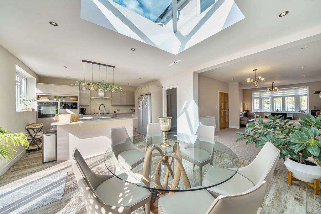 Property photo 3 of 20 1357859-9-68d3Ea9...