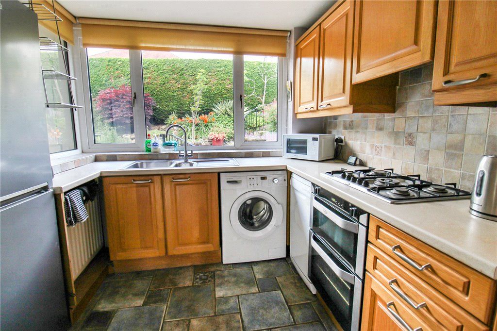 Property photo 3 of 19 Kitchen