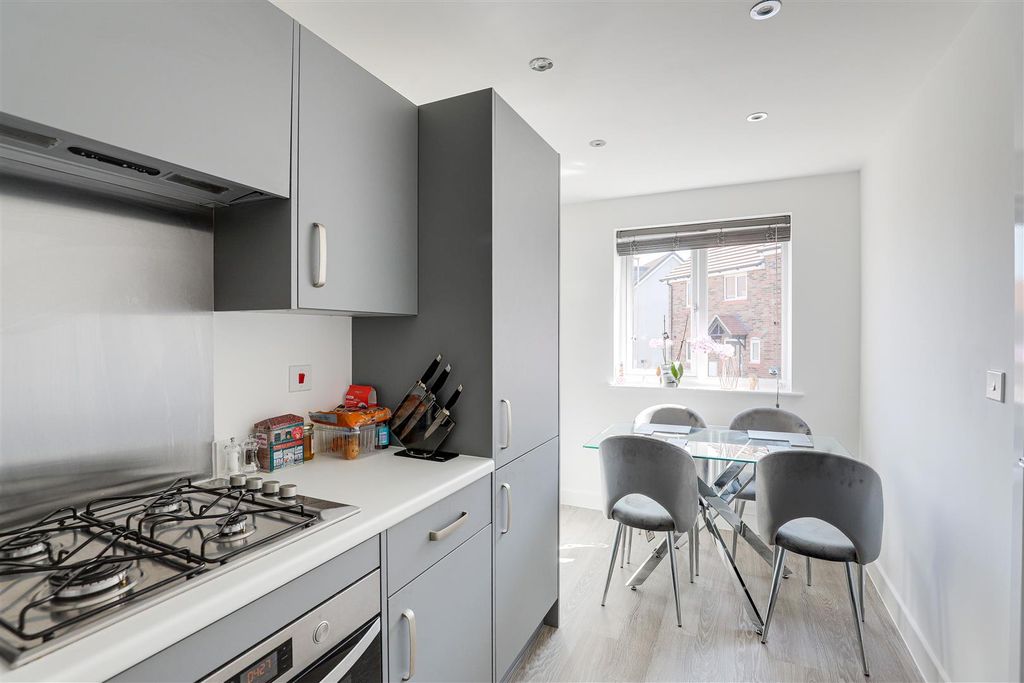 Property photo 2 of 16 6356.Jpg