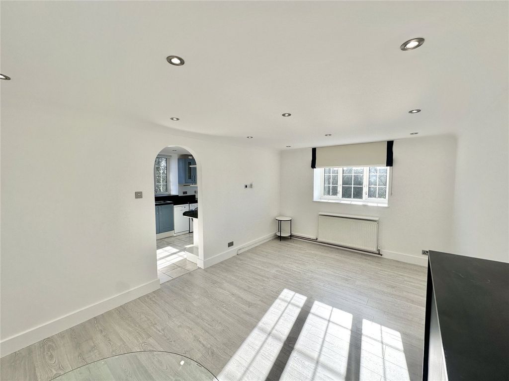 Property photo 2 of 14 Picture No. 30