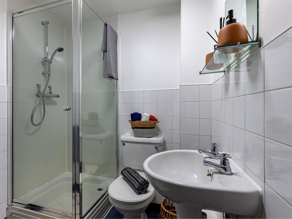 Property photo 2 of 27