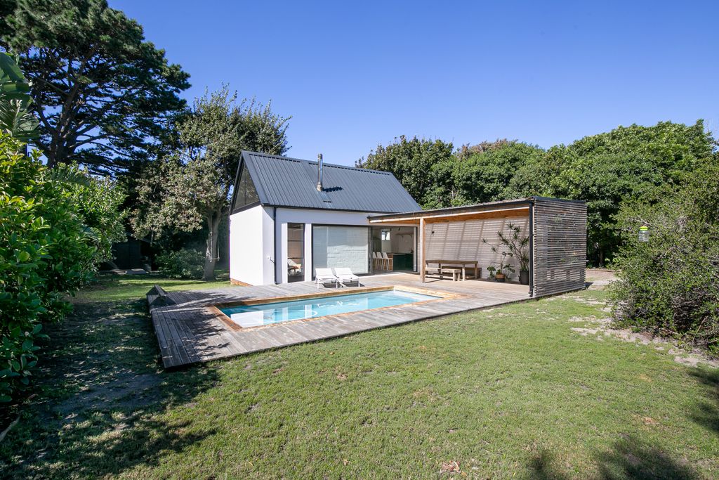 Property photo 2 of 38