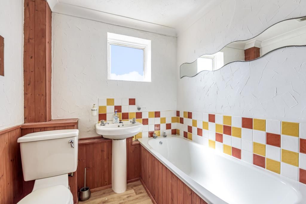 Property photo 3 of 11 Bathroom