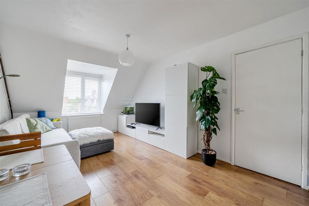 Property photo 1 of 18 1465496-8-6A0dc7d3A6c50.Jpg