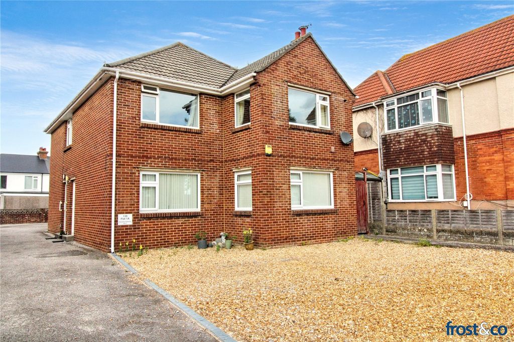 Property photo 1 of 14 Longfleet Road