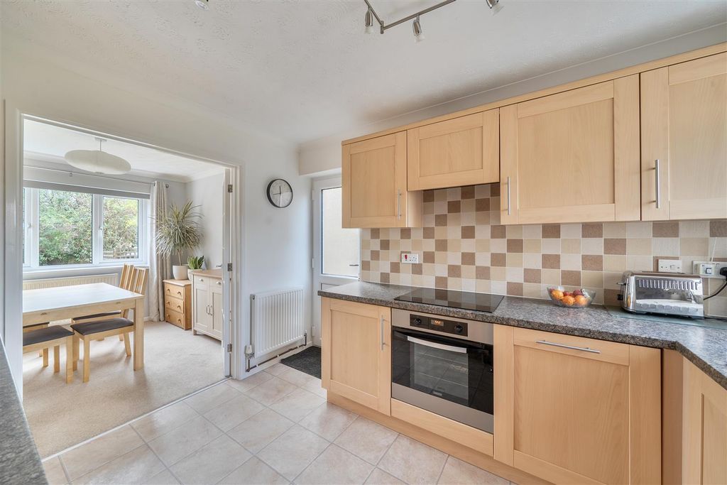 Property photo 3 of 16 Kitchen