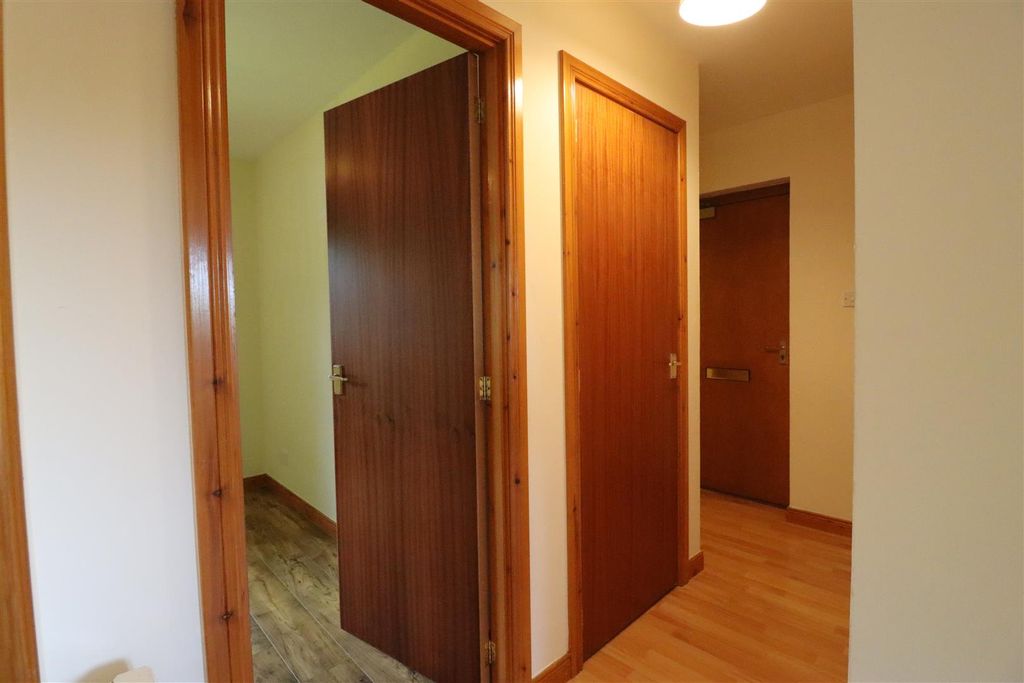 Property photo 3 of 26 Hall (2).Jpg