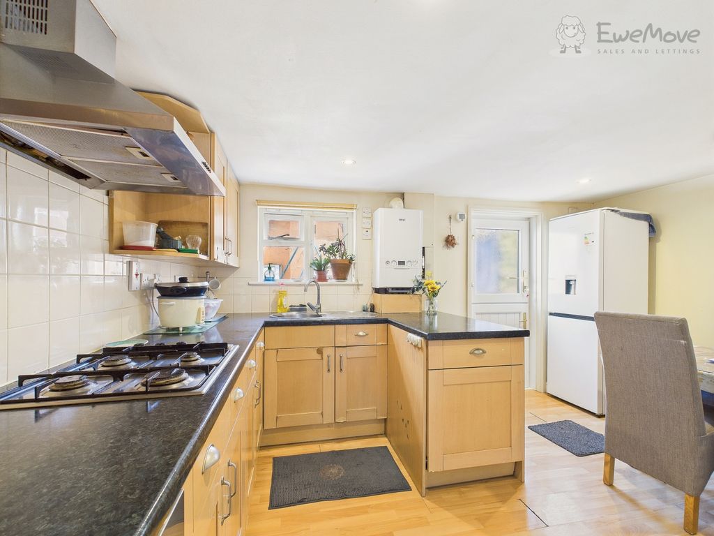 Property photo 3 of 12 Cam03640G0-Pr0050-Still001