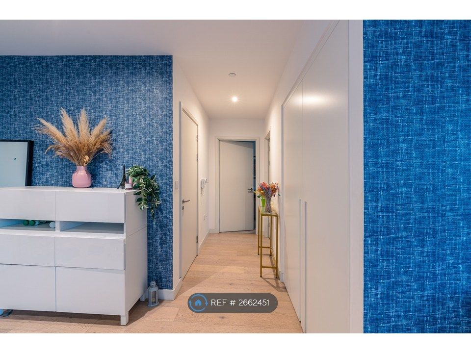 Property photo 3 of 21 Hallway