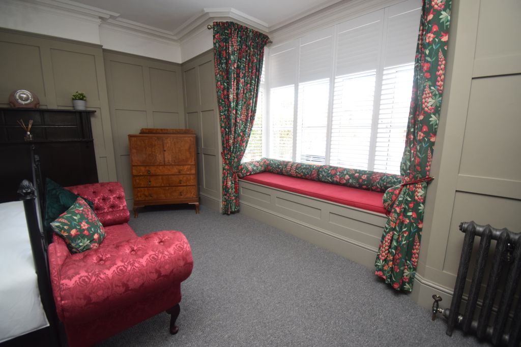 Property photo 3 of 15 Bedroom 1 (3)
