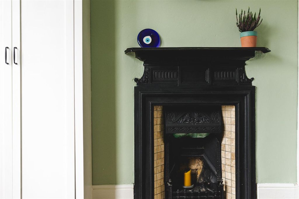 Property photo 3 of 24 Markhouse Ave-3.Jpg