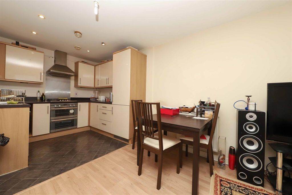 Property photo 3 of 11